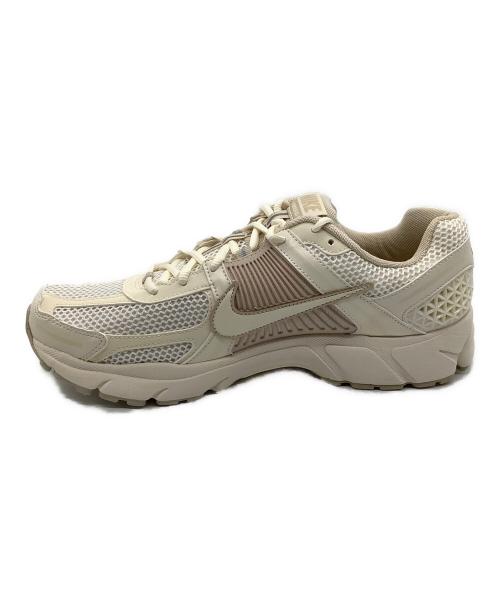 NIKE（ナイキ）NIKE (ナイキ) W Zoom Vomero 5（ウィメンズ ズーム ボメロ 5） ホワイト サイズ:US12 未使用品の古着・服飾アイテム