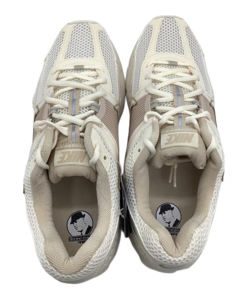 NIKE（ナイキ）NIKE (ナイキ) W Zoom Vomero 5（ウィメンズ ズーム ボメロ 5） ホワイト サイズ:US12 未使用品の古着・服飾アイテム