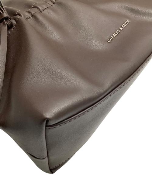 CHARLES & KEITH（チャールズアンドキース）CHARLES & KEITH (チャールズアンドキース) リース ルーシュド ボウ ショルダーバッグ ブラウンの古着・服飾アイテム