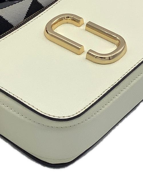 MARC JACOBS（マークジェイコブス）MARC JACOBS (マークジェイコブス) スナップショット ホワイト×ブラックの古着・服飾アイテム