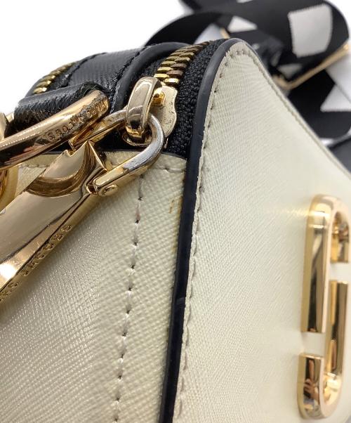 MARC JACOBS（マークジェイコブス）MARC JACOBS (マークジェイコブス) スナップショット ホワイト×ブラックの古着・服飾アイテム