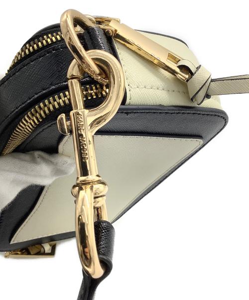 MARC JACOBS（マークジェイコブス）MARC JACOBS (マークジェイコブス) スナップショット ホワイト×ブラックの古着・服飾アイテム