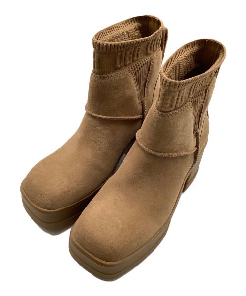 UGG（アグ）UGG (アグ) 厚底チェルシーブーツ ベージュ サイズ:USA6.5の古着・服飾アイテム