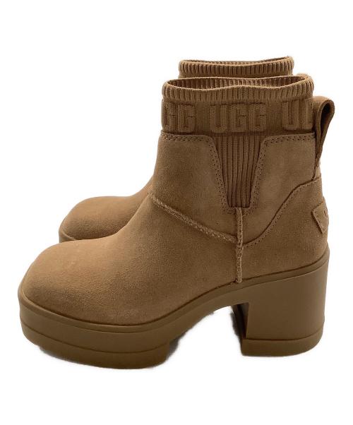 UGG（アグ）UGG (アグ) 厚底チェルシーブーツ ベージュ サイズ:USA6.5の古着・服飾アイテム