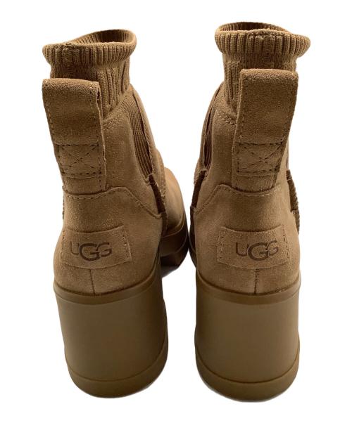 UGG（アグ）UGG (アグ) 厚底チェルシーブーツ ベージュ サイズ:USA6.5の古着・服飾アイテム