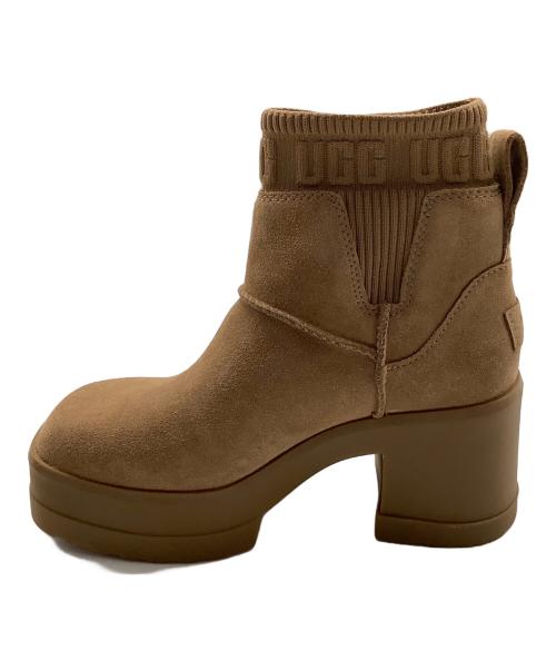 UGG（アグ）UGG (アグ) 厚底チェルシーブーツ ベージュ サイズ:USA6.5の古着・服飾アイテム