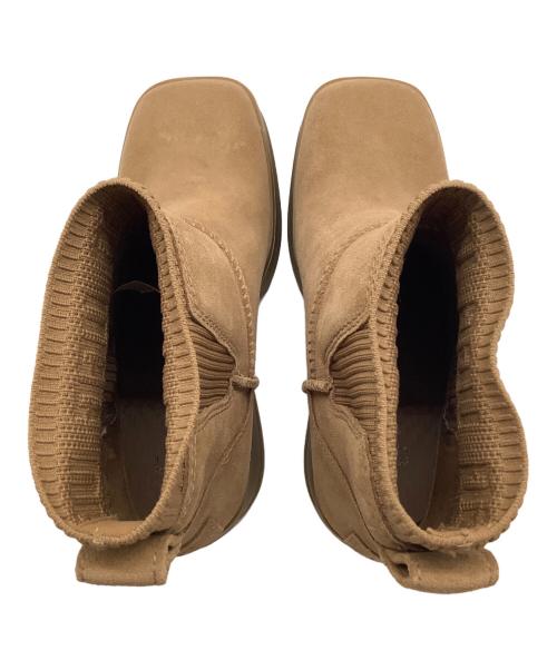 UGG（アグ）UGG (アグ) 厚底チェルシーブーツ ベージュ サイズ:USA6.5の古着・服飾アイテム