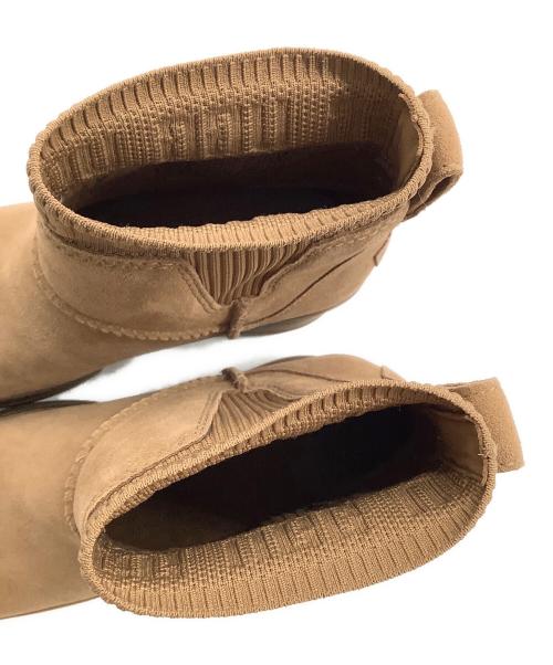 UGG（アグ）UGG (アグ) 厚底チェルシーブーツ ベージュ サイズ:USA6.5の古着・服飾アイテム