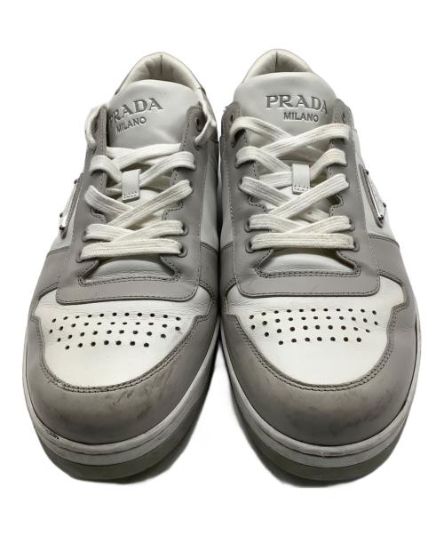PRADA（プラダ）PRADA (プラダ) ダウンタウン レザースニーカー ホワイト×グレー サイズ:81/2の古着・服飾アイテム