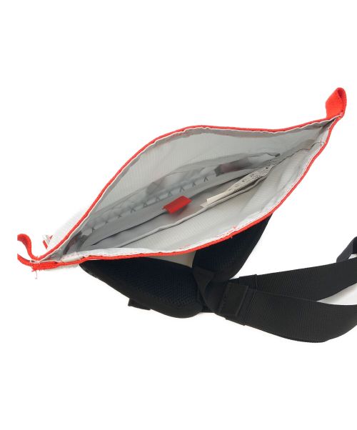 NIKE ACG（ナイキエーシージー）NIKE ACG (ナイキエージーシー) ウエストバッグ ホワイト×レッドの古着・服飾アイテム