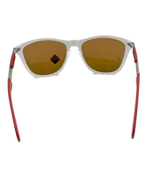 OAKLEY（オークリー）OAKLEY (オークリー) サングラス ホワイト×レッドの古着・服飾アイテム
