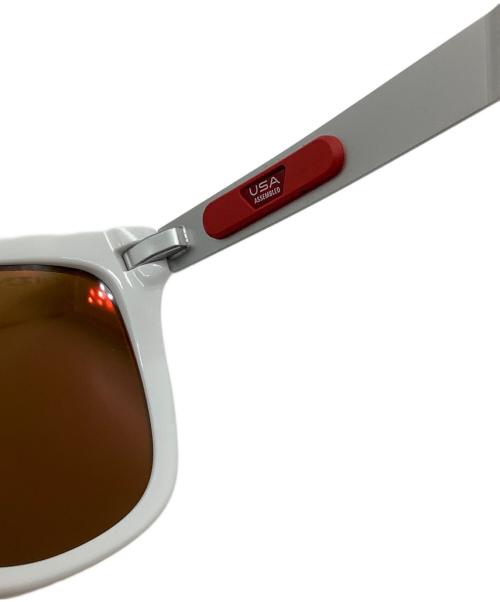 OAKLEY（オークリー）OAKLEY (オークリー) サングラス ホワイト×レッドの古着・服飾アイテム