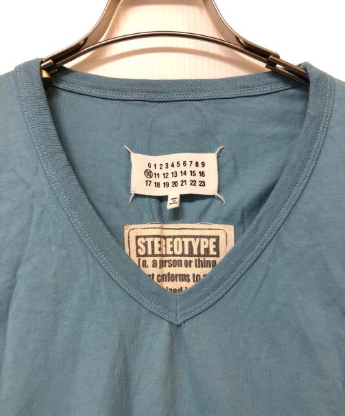 Maison Margiela（メゾンマルジェラ）Maison Margiela (メゾンマルジェラ) STEREO TYPE　Vネックカットソー ブルー サイズ:SIZE 48の古着・服飾アイテム