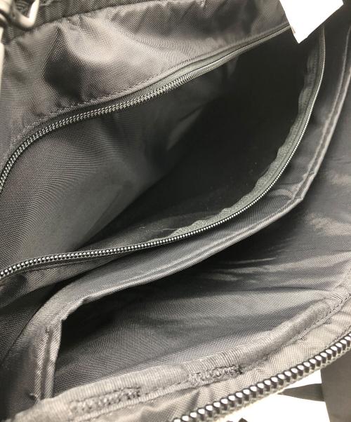 THE NORTHFACE PURPLELABEL（ザ・ノースフェイス パープルレーベル）THE NORTHFACE PURPLELABEL (ザ・ノースフェイス パープルレーベル) 3WAYブリーフバッグ グレー×レッド 未使用品の古着・服飾アイテム