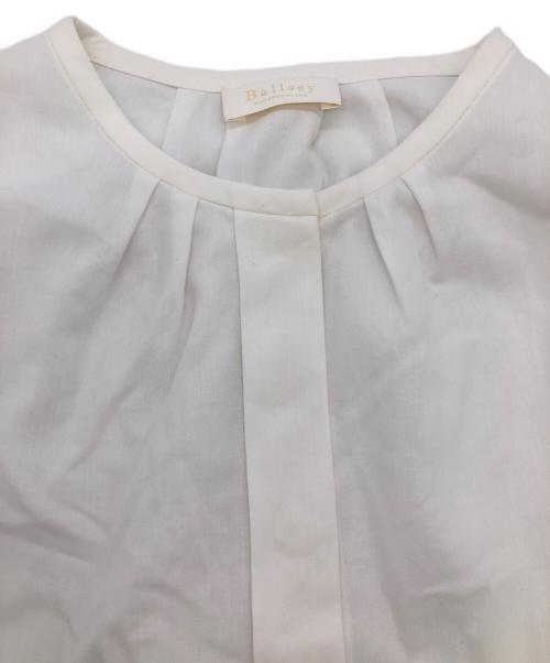 BALLSEY（ボールジィ）BALLSEY (ボールジィ) クリスタルコットンギャザーパフブラウス ホワイト サイズ:36の古着・服飾アイテム