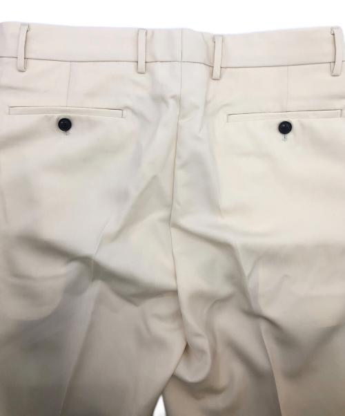 TOMORROW LAND PILGRIM（トゥモローランド ピルグリム）TOMORROW LAND PILGRIM (トゥモローランド ピルグリム) テックウールイン2プリーツトラウザーズ アイボリー サイズ:44の古着・服飾アイテム