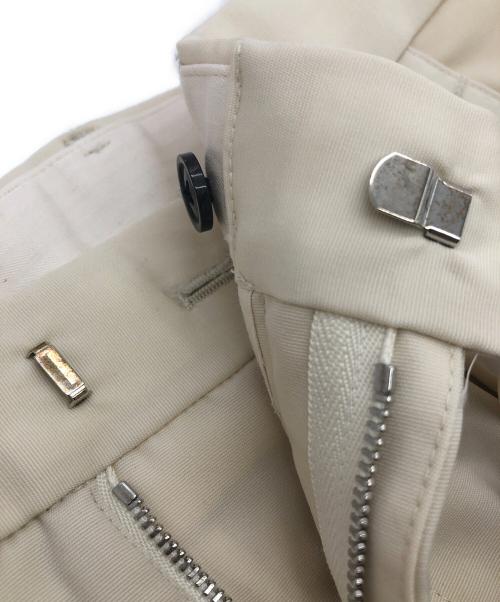 TOMORROW LAND PILGRIM（トゥモローランド ピルグリム）TOMORROW LAND PILGRIM (トゥモローランド ピルグリム) テックウールイン2プリーツトラウザーズ アイボリー サイズ:44の古着・服飾アイテム