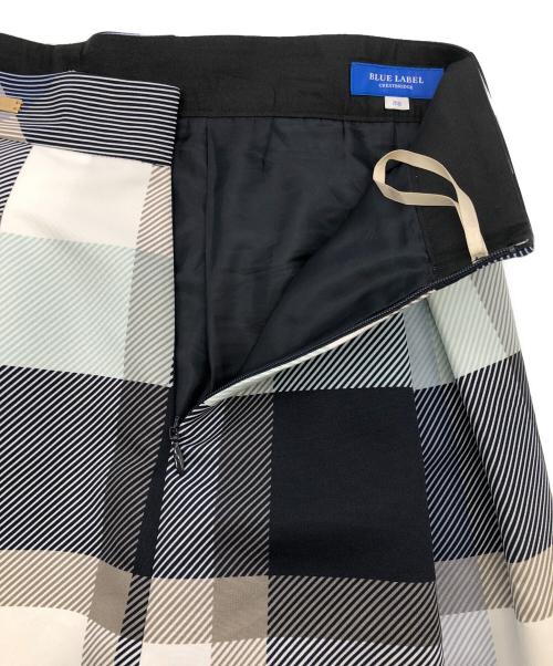 BLUE LABEL CRESTBRIDGE（ブルーレーベルクレストブリッジ）BLUE LABEL CRESTBRIDGE (ブルーレーベルクレストブリッジ) チェックスカート ホワイト×ネイビー サイズ:SIZE 38の古着・服飾アイテム
