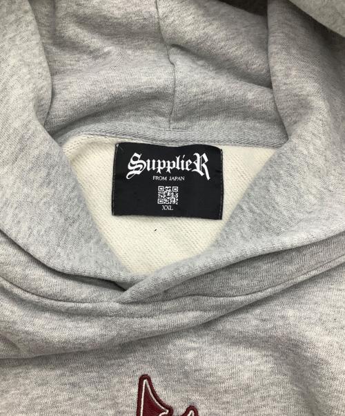 SUPPLIER（サプライヤー）SUPPLIER (サプライヤー) プルオーバーパーカー グレー×レッド サイズ:SIZE XXLの古着・服飾アイテム
