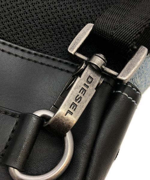 DIESEL（ディーゼル）DIESEL (ディーゼル) ボディーバッグ ブルー×ブラックの古着・服飾アイテム