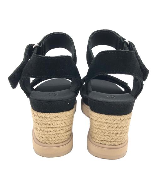 UGG（アグ）UGG (アグ) ウェッジソールサンダル ブラック×ベージュ サイズ:SIZE 24cmの古着・服飾アイテム
