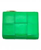 BOTTEGA VENETAボッテガベネタ）の古着「イントレチャート　2つ折り財布」｜グリーン