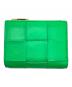 BOTTEGA VENETA（ボッテガベネタ）の古着「イントレチャート　2つ折り財布」｜グリーン