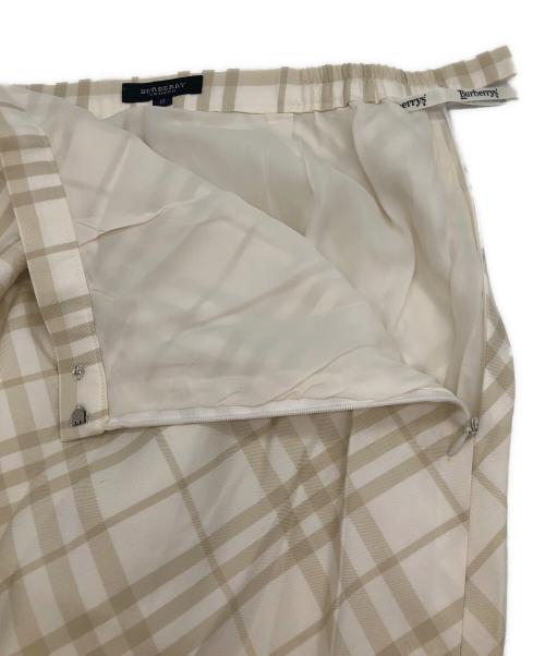 BURBERRY LONDON（バーバリーロンドン）BURBERRY LONDON (バーバリーロンドン) チェックスカート ホワイト×ベージュ サイズ:13の古着・服飾アイテム
