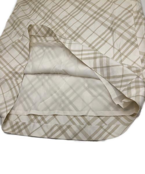 BURBERRY LONDON（バーバリーロンドン）BURBERRY LONDON (バーバリーロンドン) チェックスカート ホワイト×ベージュ サイズ:13の古着・服飾アイテム