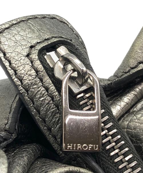 HIROFU（ヒロフ）HIROFU (ヒロフ) セミショルダーバッグ シルバーカラーの古着・服飾アイテム