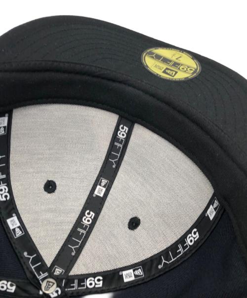 New Era（ニューエラ）New Era (ニューエラ) キャップ ブラック×レッド サイズ:7 1/2の古着・服飾アイテム