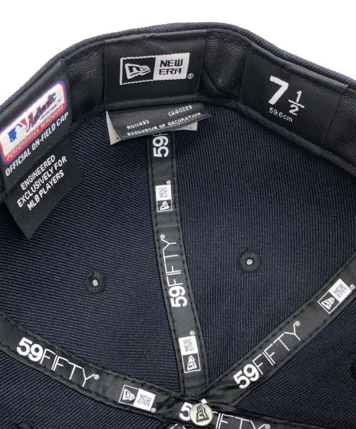 New Era（ニューエラ）New Era (ニューエラ) キャップ ブラック×レッド サイズ:7 1/2の古着・服飾アイテム