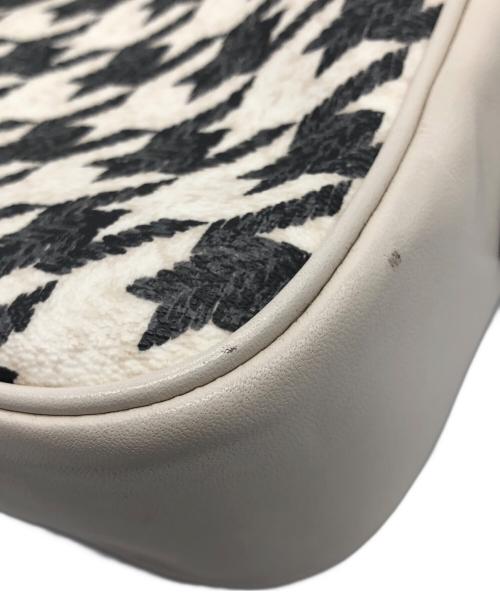 COACH（コーチ）COACH (コーチ) ショルダーバッグ ホワイト×ブラックの古着・服飾アイテム