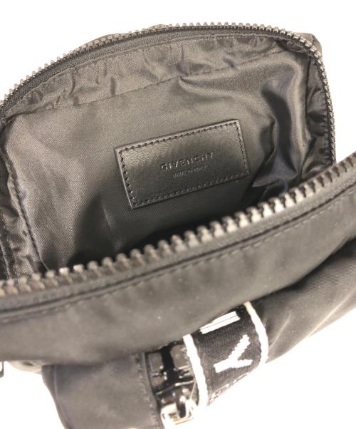 GIVENCHY（ジバンシィ）GIVENCHY (ジバンシィ) ボディーバッグ ブラック×ホワイトの古着・服飾アイテム