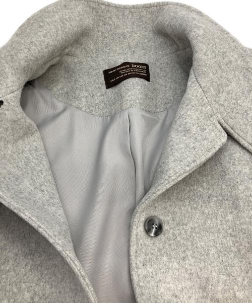 URBAN RESEARCH DOORS（アーバンリサーチドアーズ）URBAN RESEARCH DOORS (アーバンリサーチドアーズ) コート グレー サイズ:SIZE M 未使用品の古着・服飾アイテム