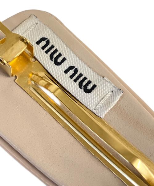 MIU MIU（ミュウミュウ）MIU MIU (ミュウミュウ) バレッタ ベージュの古着・服飾アイテム