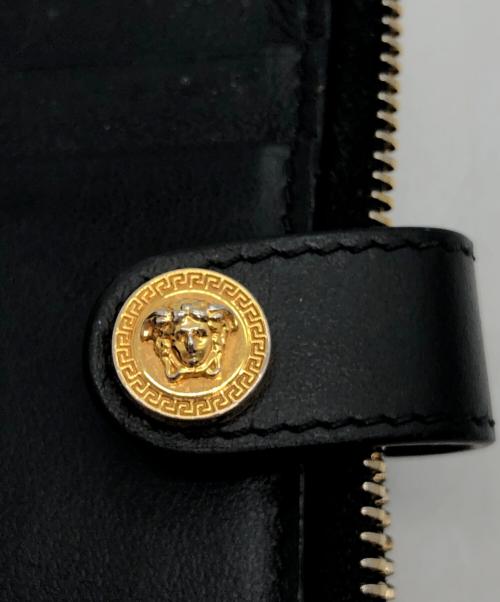 VERSACE（ヴェルサーチェ）VERSACE (ヴェルサーチェ) 2つ折り財布 ブラックの古着・服飾アイテム