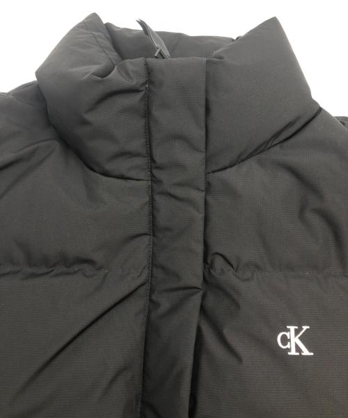 Calvin Klein Jeans（カルバンクラインジーンズ）Calvin Klein Jeans (カルバンクラインジーンズ) スタンドカラーダウンジャケット ブラック サイズ:SIZE Sの古着・服飾アイテム