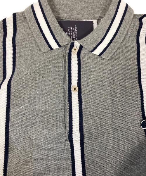 LACOSTE（ラコステ）LACOSTE (ラコステ) ポロシャツ グレー×ホワイト サイズ:3 未使用品の古着・服飾アイテム