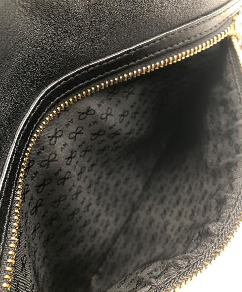 ANYA HINDMARCH（アニヤ・ハインドマーチ）ANYA HINDMARCH (アニヤ・ハインドマーチ) ショルダーバッグ ブラックの古着・服飾アイテム