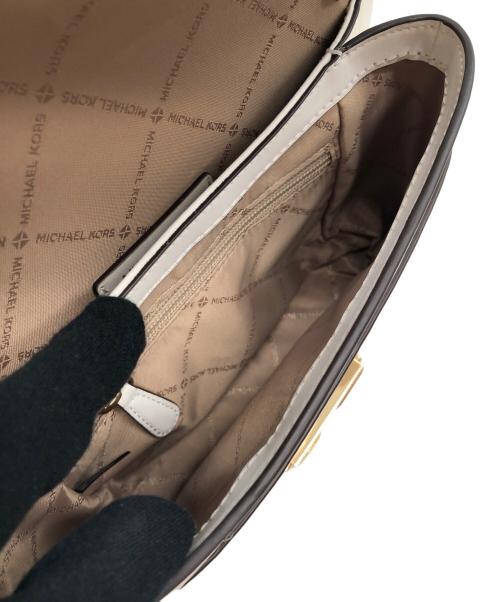 MICHAEL KORS（マイケル・コース）MICHAEL KORS (マイケル・コース) ショルダーバッグ ホワイトの古着・服飾アイテム