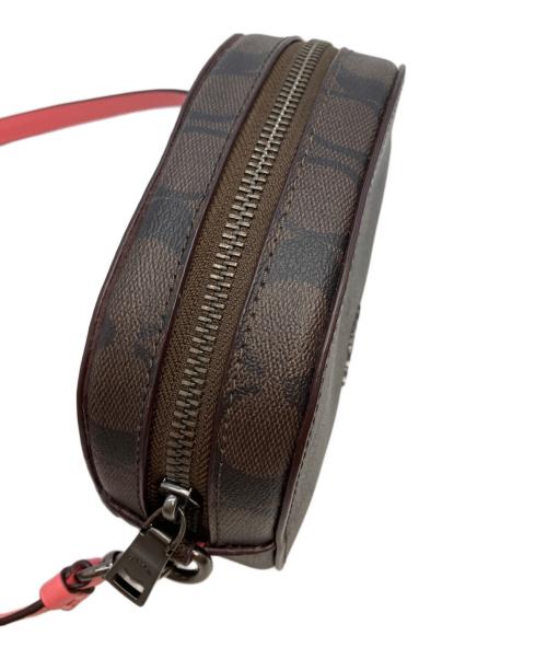COACH（コーチ）COACH (コーチ) ミニ セレナ クロスボディ ダークブラウン×ピンクの古着・服飾アイテム