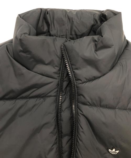 adidas（アディダス）adidas (アディダス) パデッドスタンドカラーパファーベスト ブラック サイズ:SIZE Lの古着・服飾アイテム
