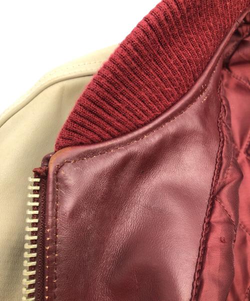 AVIREX（アヴィレックス）AVIREX (アヴィレックス) スタジャン レッド×ベージュ サイズ:SIZE Lの古着・服飾アイテム