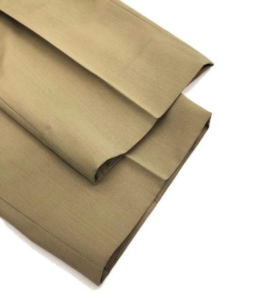 TOMORROW LAND PILGRIM（トゥモローランド ピルグリム）TOMORROW LAND PILGRIM (トゥモローランド ピルグリム) テックウールイン2プリーツトラウザーズ カーキ サイズ:SIZE 44の古着・服飾アイテム