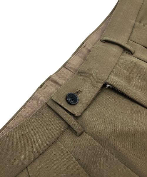 TOMORROW LAND PILGRIM（トゥモローランド ピルグリム）TOMORROW LAND PILGRIM (トゥモローランド ピルグリム) テックウールイン2プリーツトラウザーズ カーキ サイズ:SIZE 44の古着・服飾アイテム