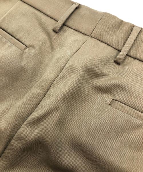 TOMORROW LAND PILGRIM（トゥモローランド ピルグリム）TOMORROW LAND PILGRIM (トゥモローランド ピルグリム) テックウールイン2プリーツトラウザーズ カーキ サイズ:SIZE 44の古着・服飾アイテム