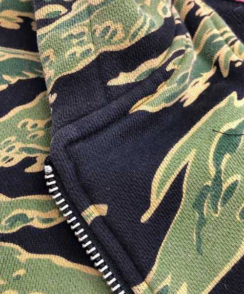 UNDEFEATED（アンディフィーテッド）UNDEFEATED (アンディフィーテッド) ジップパーカー ブラック×グリーン サイズ:SIZE Mの古着・服飾アイテム