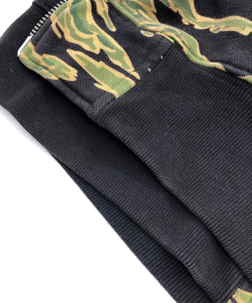UNDEFEATED（アンディフィーテッド）UNDEFEATED (アンディフィーテッド) ジップパーカー ブラック×グリーン サイズ:SIZE Mの古着・服飾アイテム