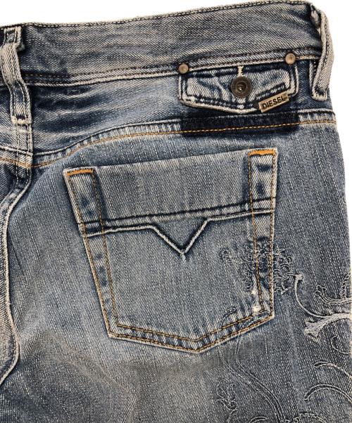 DIESEL（ディーゼル）DIESEL (ディーゼル) BEBEL　フレアデニムパンツ ブルー サイズ:SIZE 29の古着・服飾アイテム